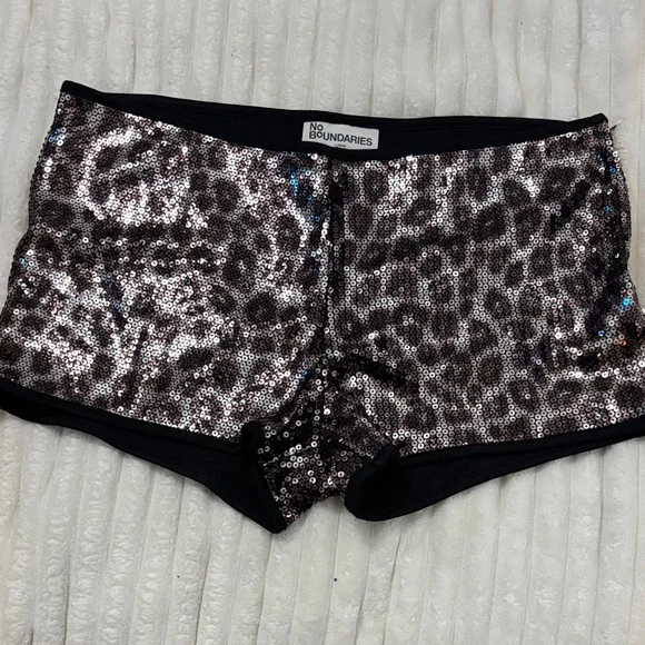 No Boundaries Sequin Animal Print Shorts Size L - Picture 3 of 6